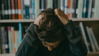 Trikotillomani  Nedir? Belirtileri ve Tedavisi