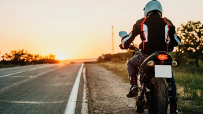 Rüyada Motorsiklet Kullanmanın Psikolojik Yorumu ve Anlamı