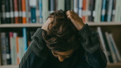 Trikotillomani  Nedir? Belirtileri ve Tedavisi